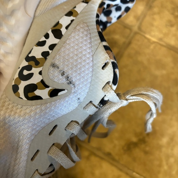 Nike revolution 5 premium leopard sneakers size 6.5 - Picture 5 of 7